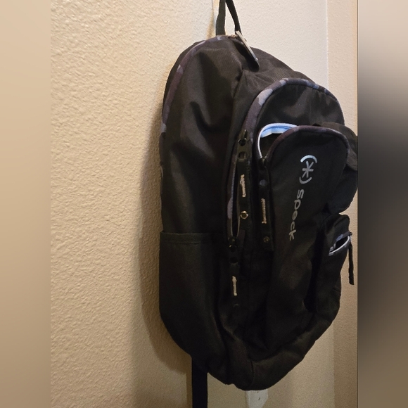 Backpack - Picture 3 of 7